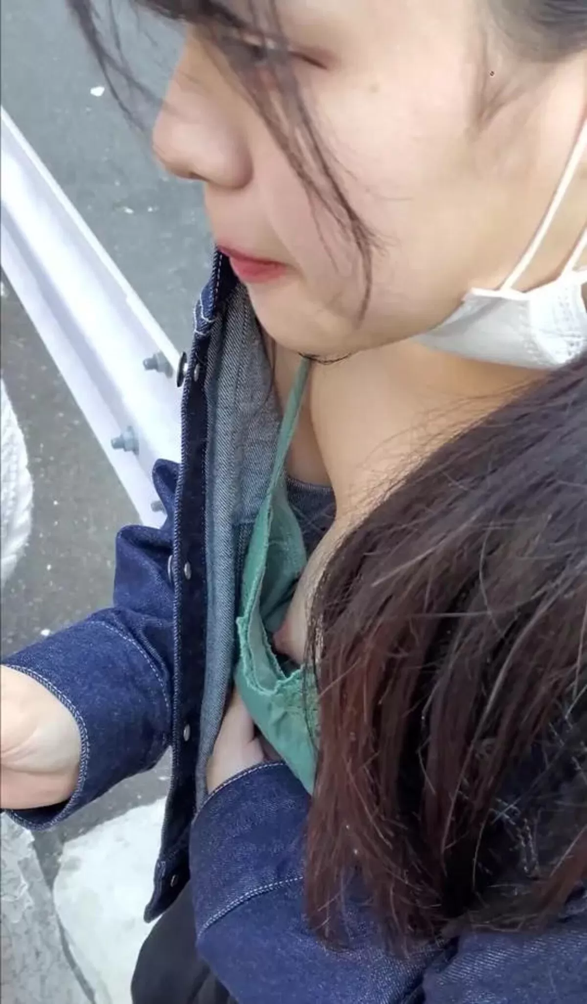 【盗撮 貧乳】ちっぱいを隠し撮り!スッカスカだから丸見えだよぉ066