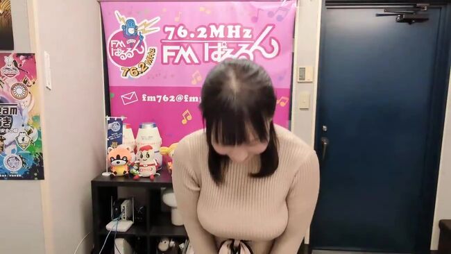 【画像+動画】地方ラジオパーソナリティー・美咲の爆乳恵体が発見される!008