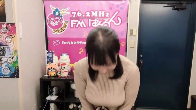 【画像+動画】地方ラジオパーソナリティー・美咲の爆乳恵体が発見される!011