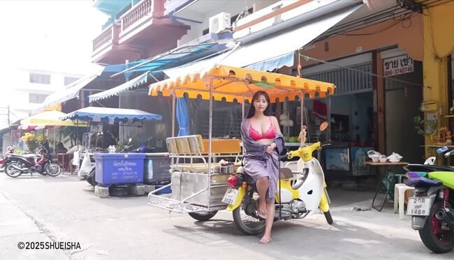 【画像】声優・井口裕香がベトナムの街をエロいブラジャー姿で歩く！001