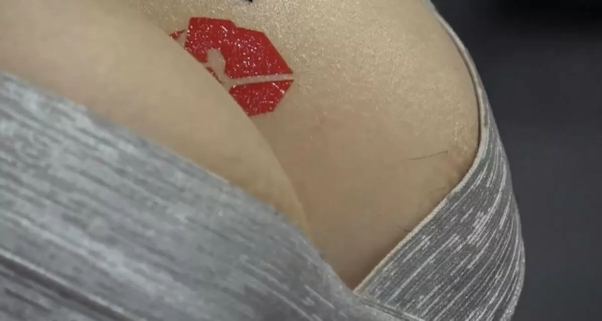 イベントに華を添えるキャンギャルたちのおっぱい042