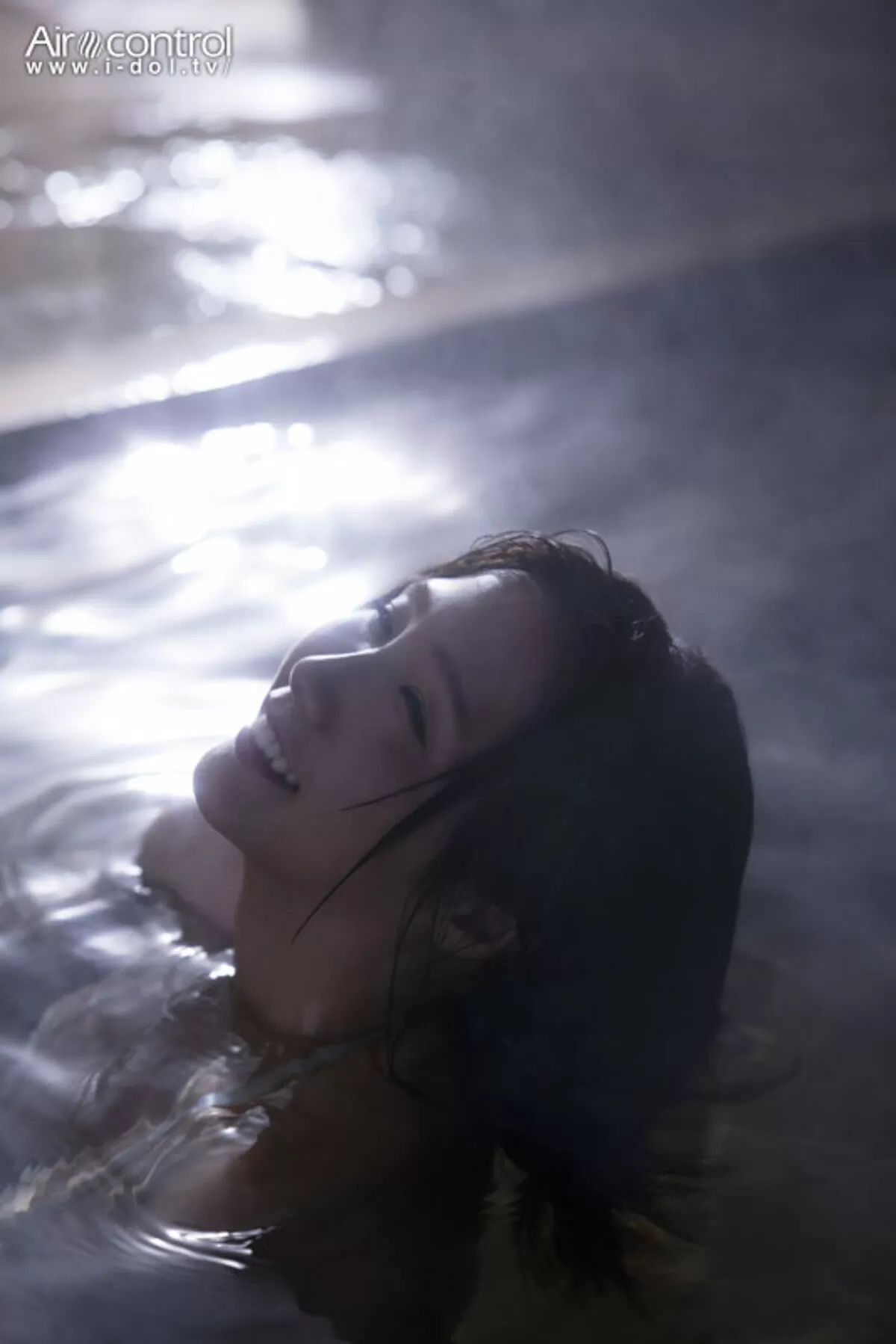 濡れた女って無条件でエロさが数段上がるとは思いませんか?【濡れグラビア画像】015