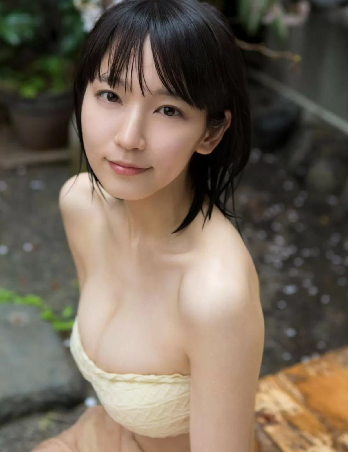 濡れた女って無条件でエロさが数段上がるとは思いませんか?【濡れグラビア画像】025