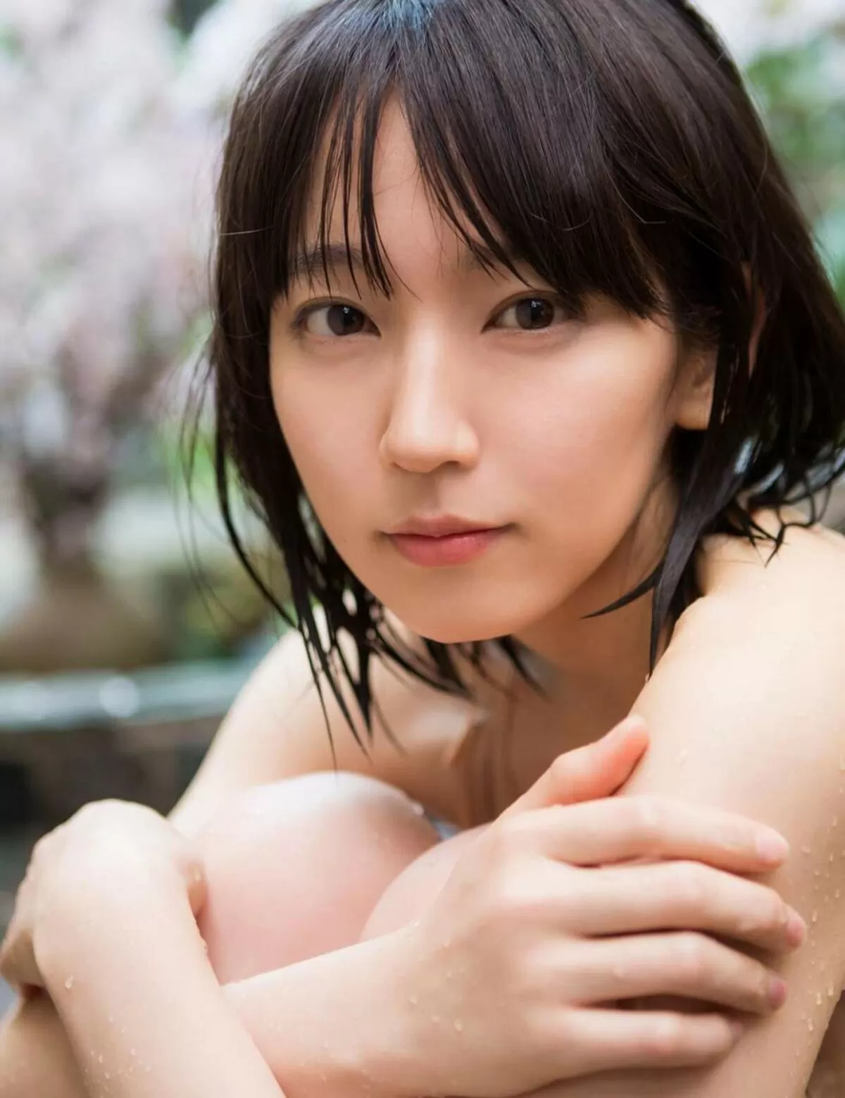 濡れた女って無条件でエロさが数段上がるとは思いませんか?【濡れグラビア画像】026