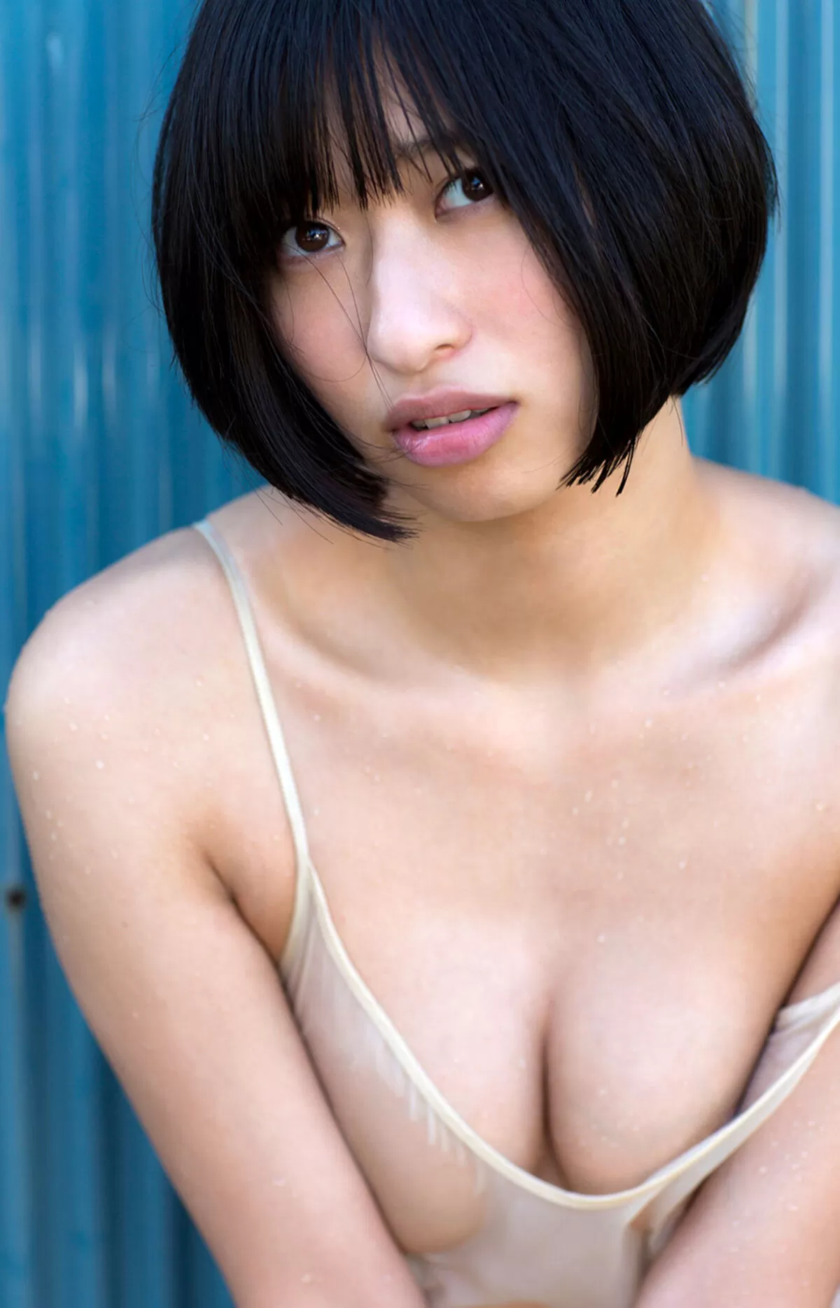 濡れた女って無条件でエロさが数段上がるとは思いませんか?【濡れグラビア画像】049