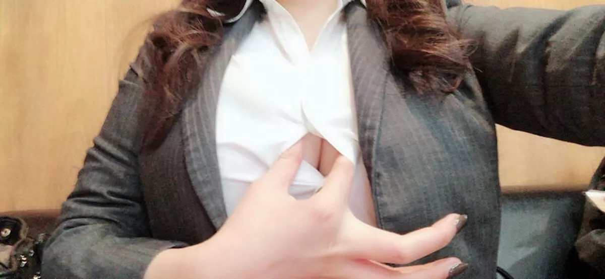 巨乳素人のスーツエロ画像004