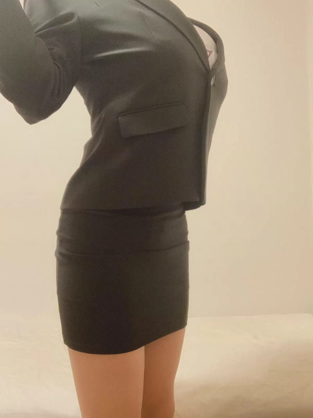 巨乳素人のスーツエロ画像012