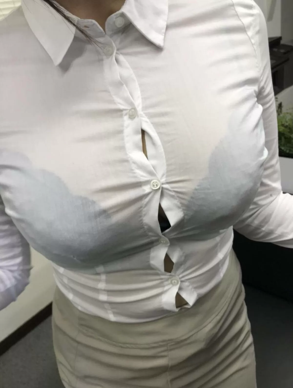 巨乳素人のスーツエロ画像014