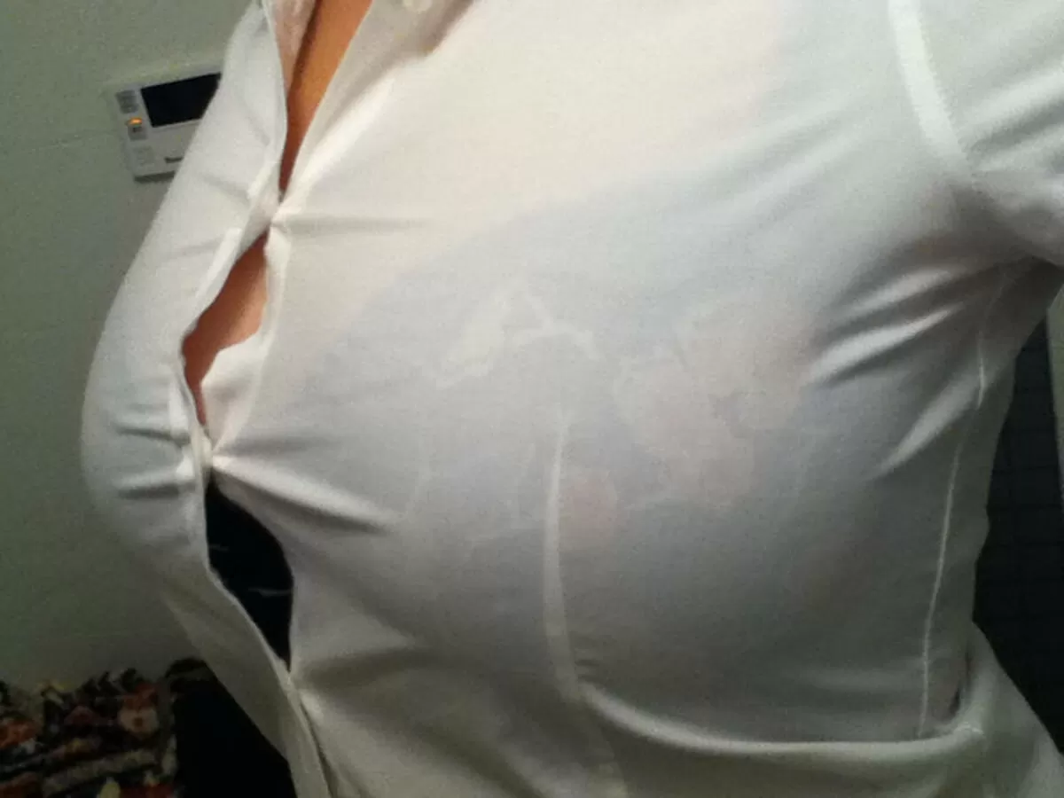 巨乳素人のスーツエロ画像023