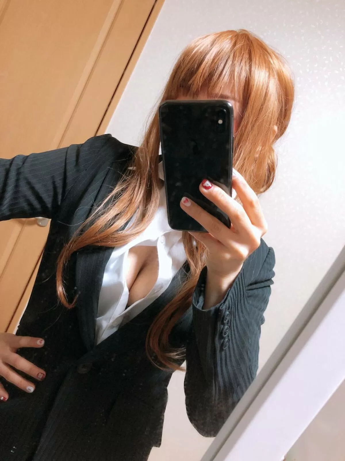 巨乳素人のスーツエロ画像046