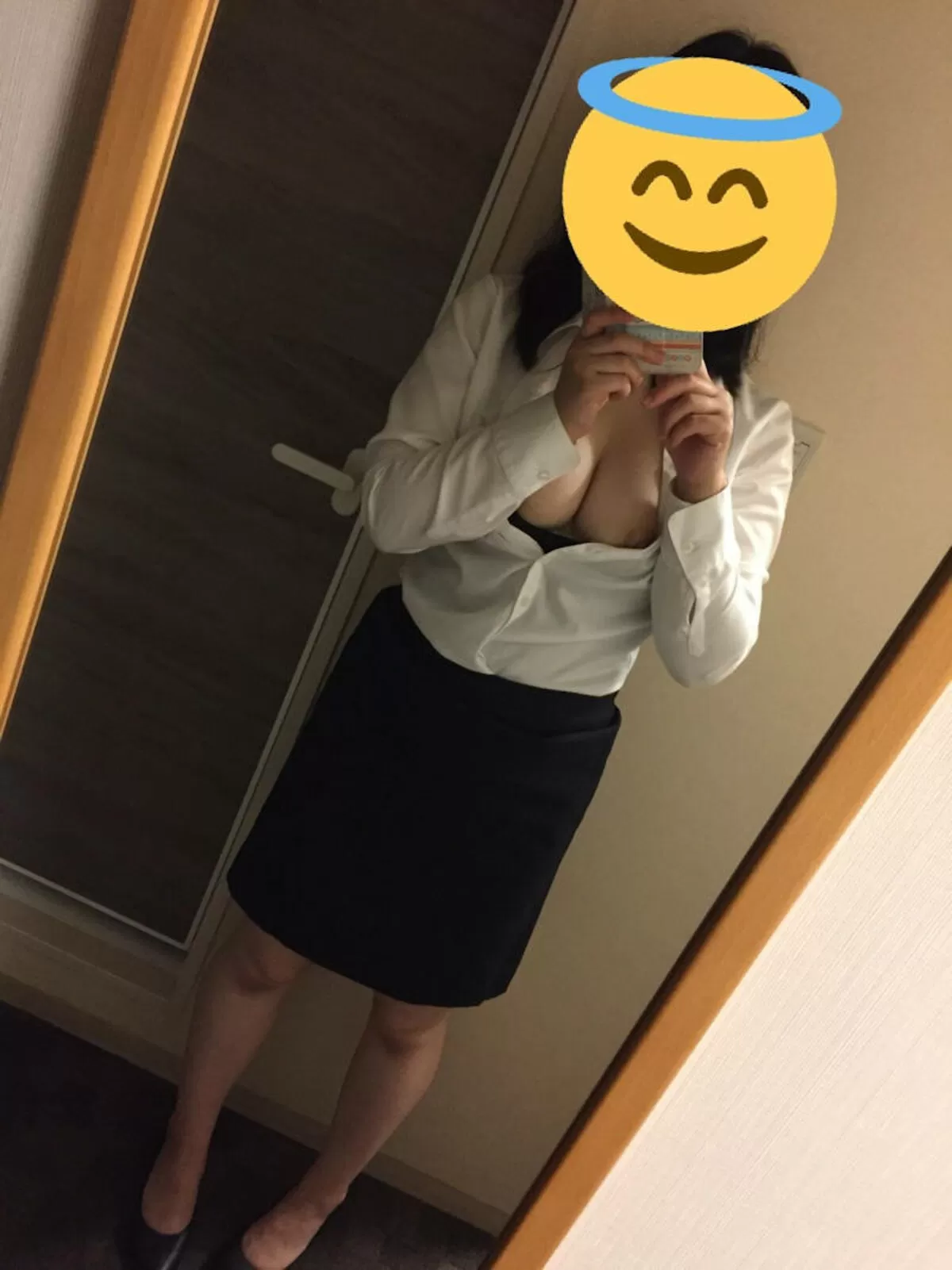 巨乳素人のスーツエロ画像047