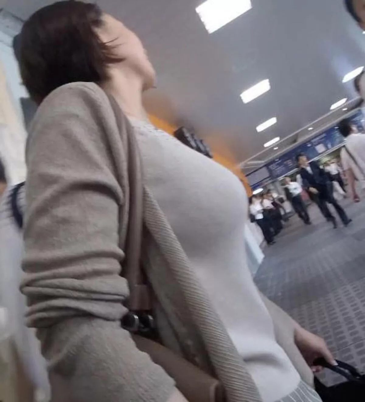 巨乳素人のスーツエロ画像070