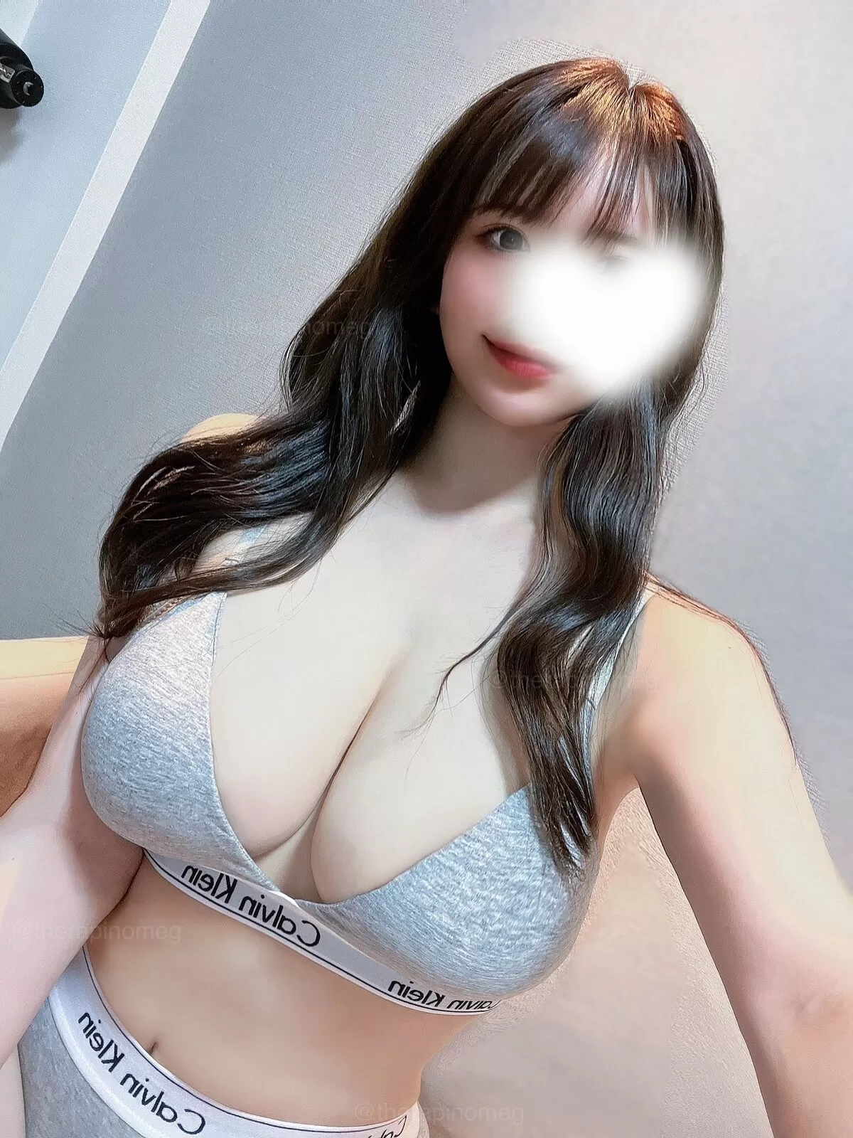 爆乳女とカルバンクラインのエロ画像020