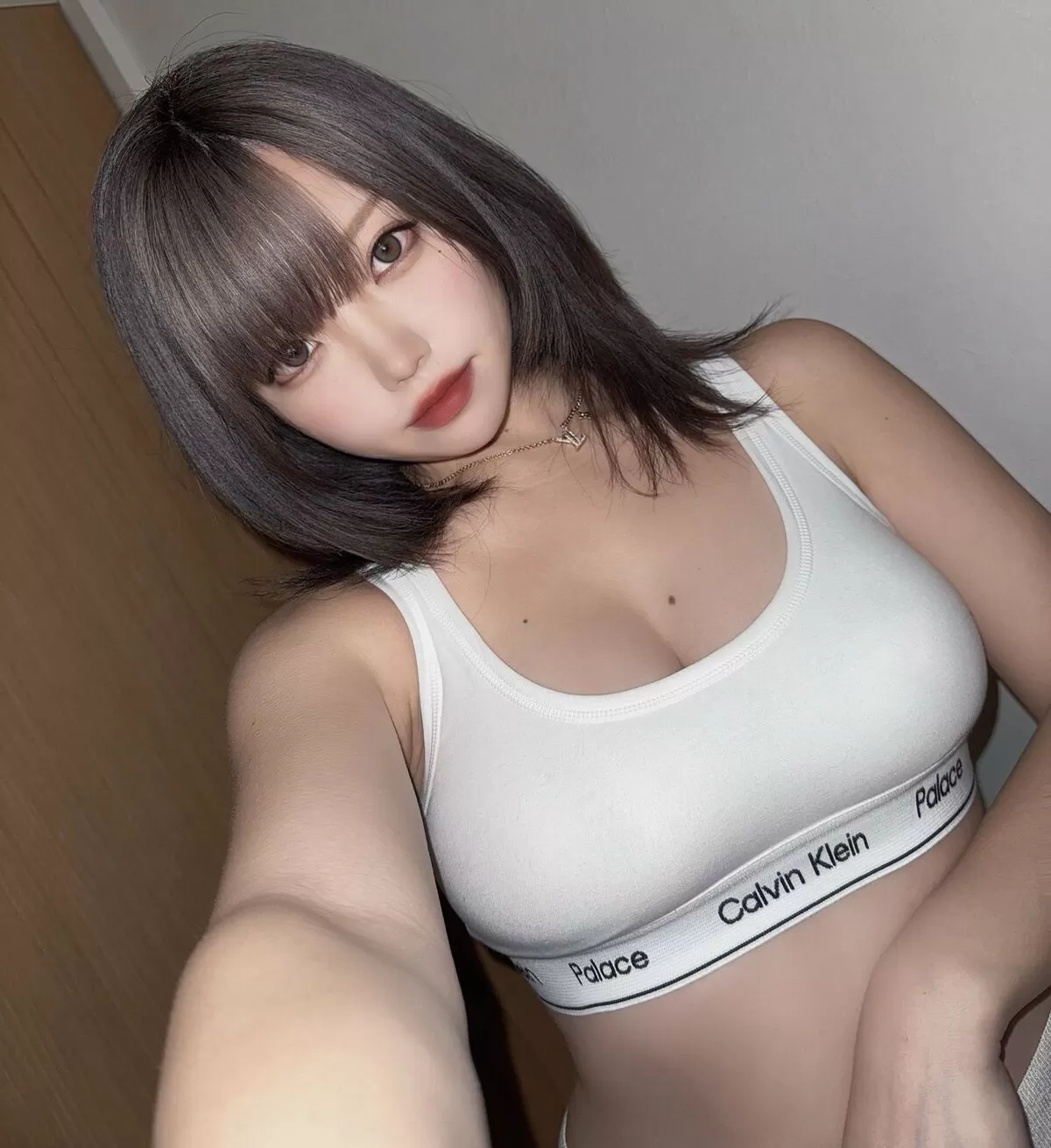 爆乳女とカルバンクラインのエロ画像046