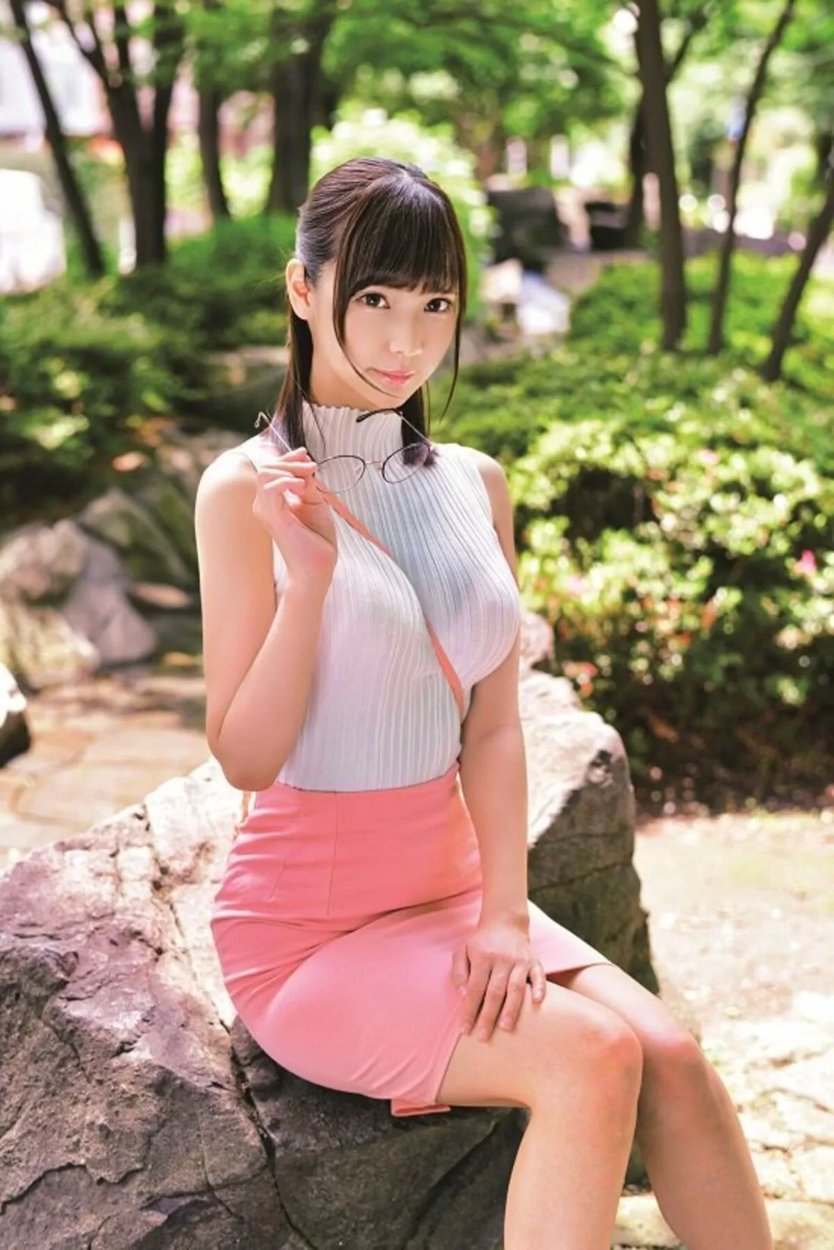 着衣爆乳のエロ画像005