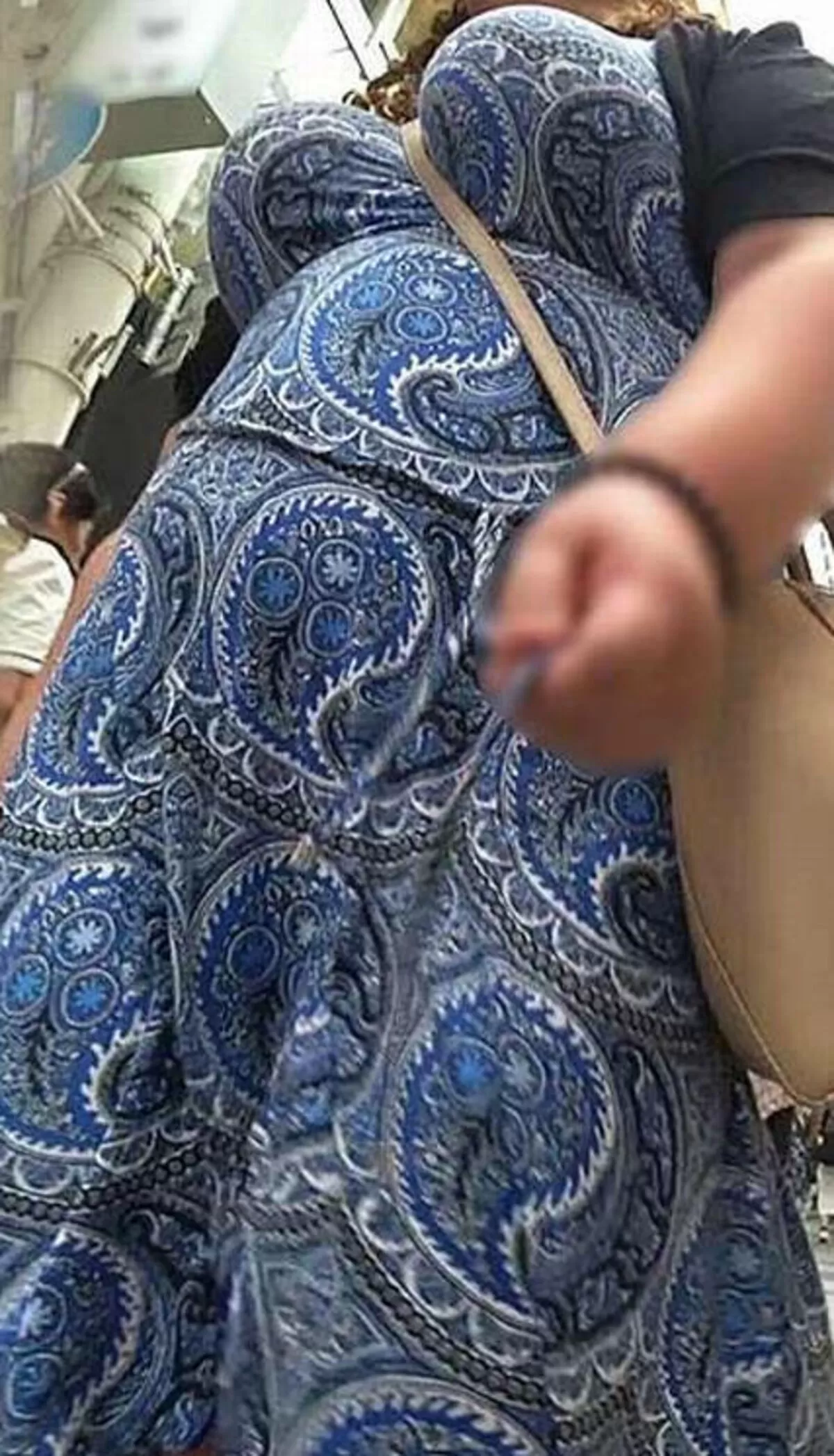 着衣爆乳のエロ画像027