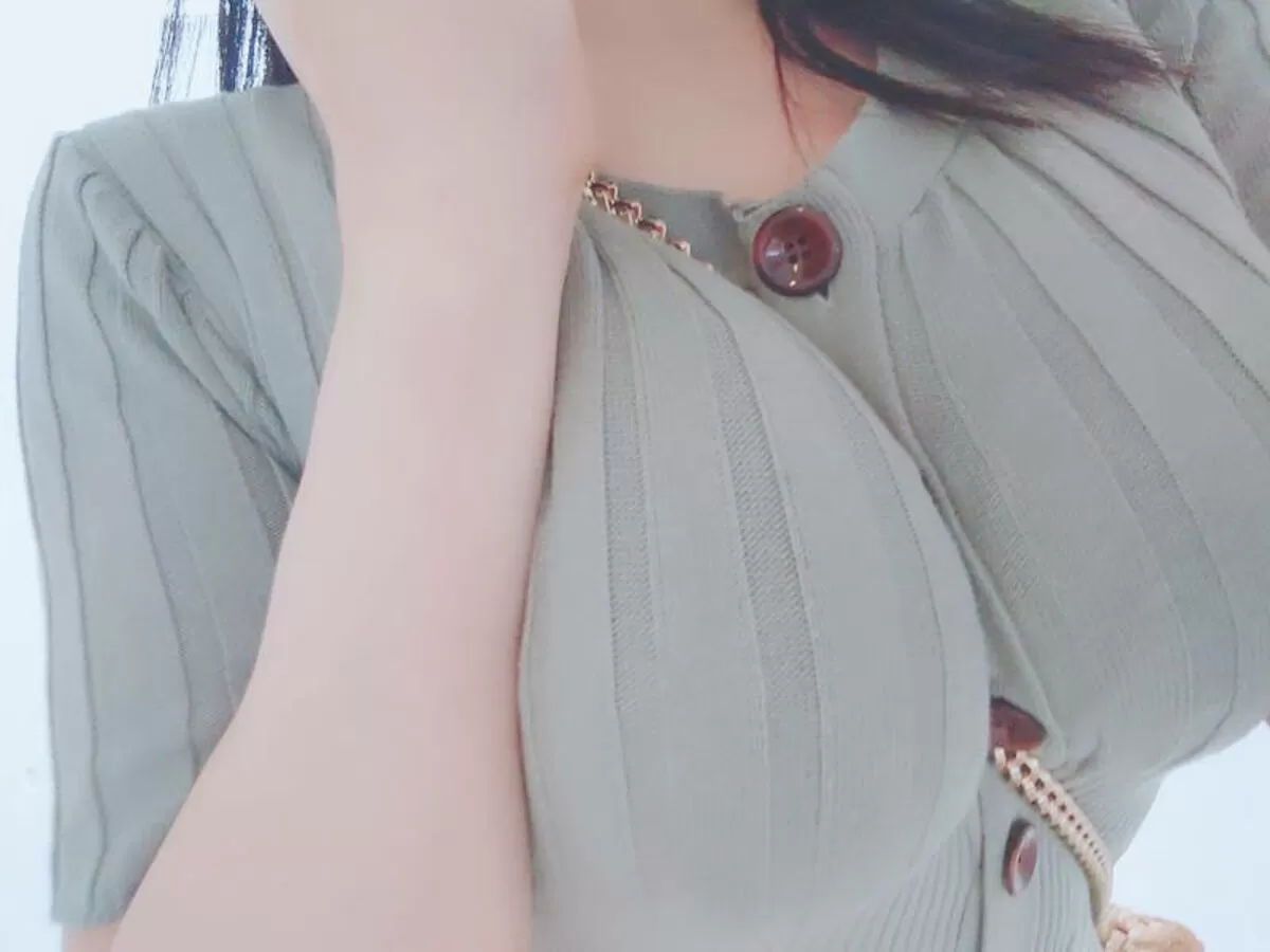 着衣爆乳のエロ画像031