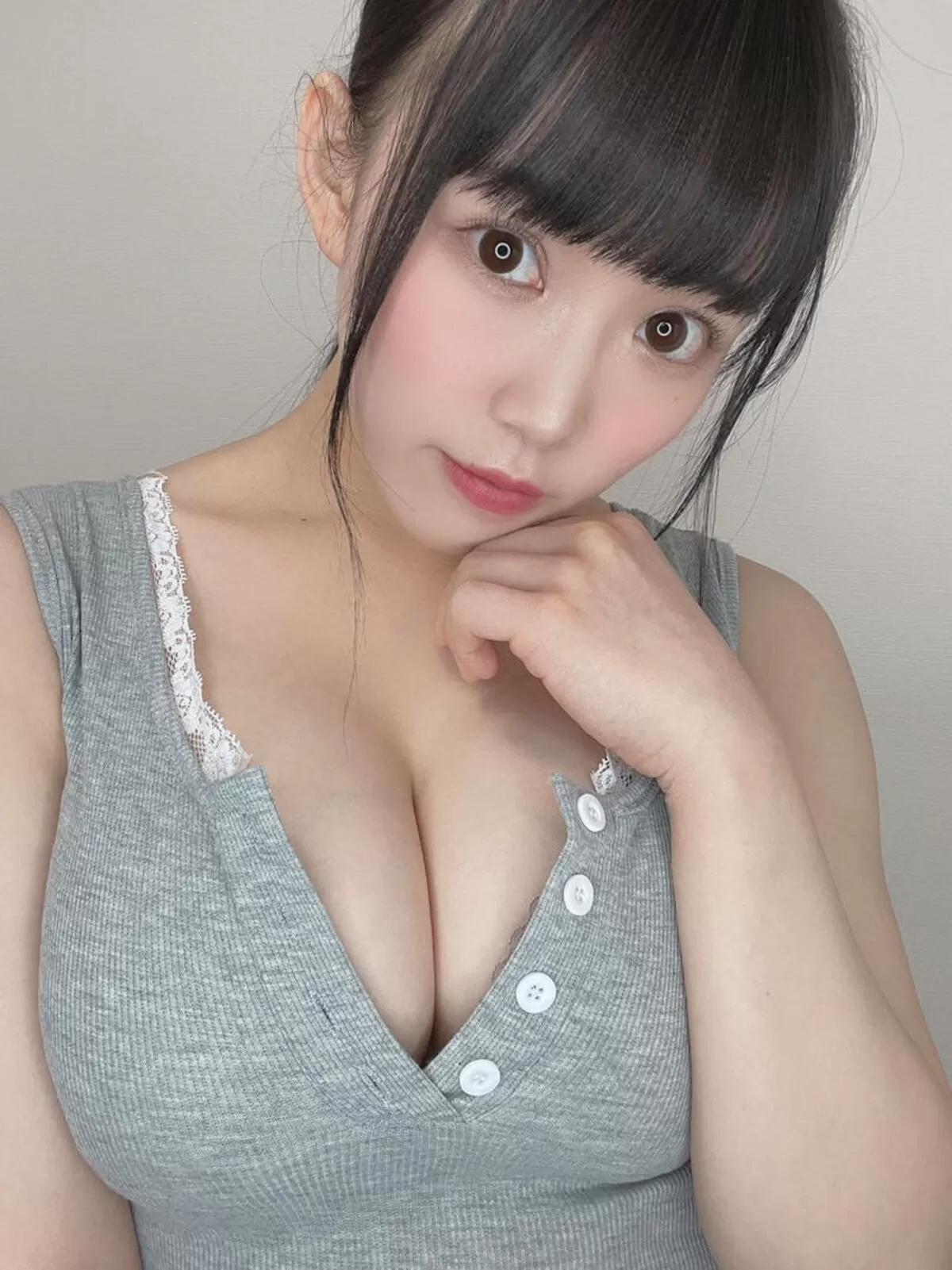 着衣爆乳のエロ画像041