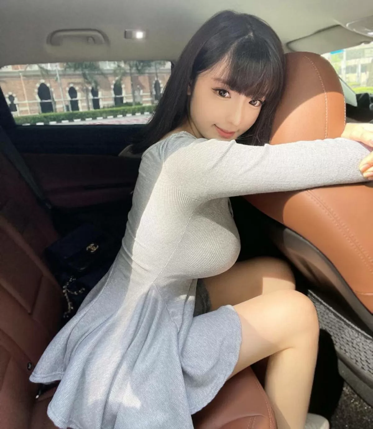 着衣爆乳のエロ画像043