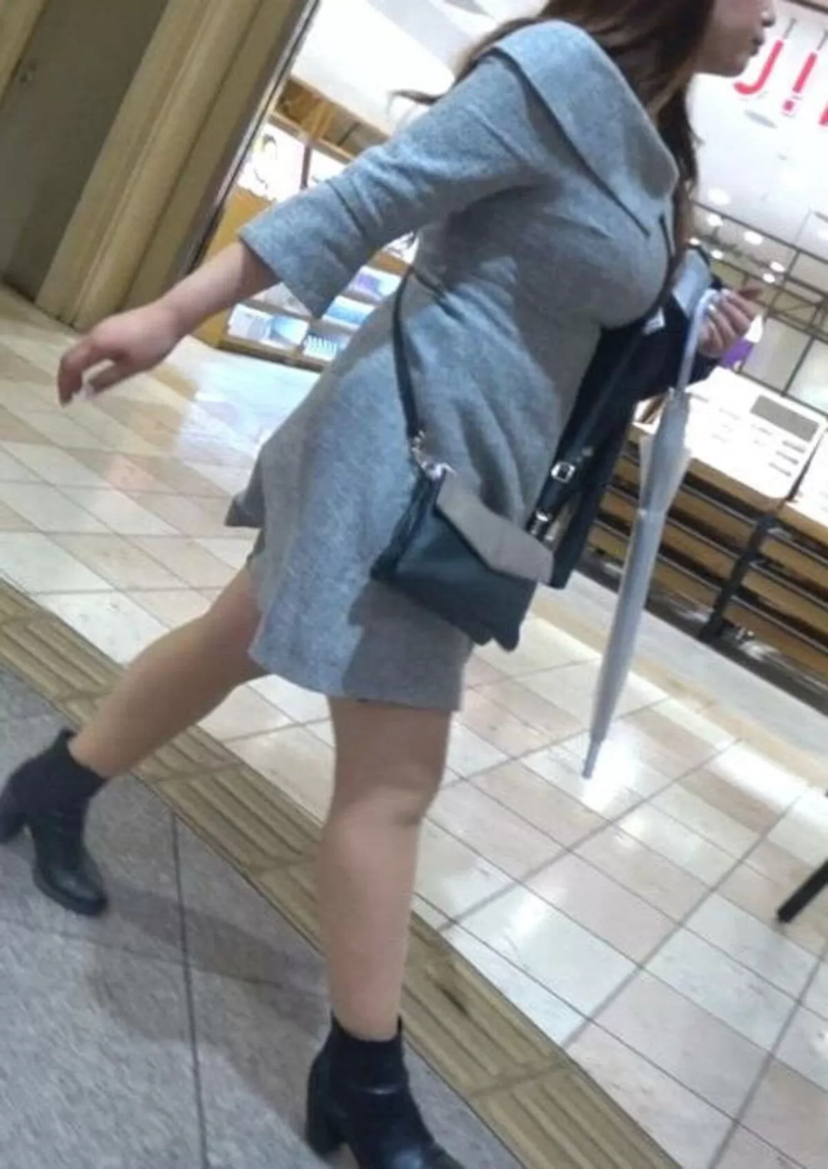 着衣爆乳のエロ画像046