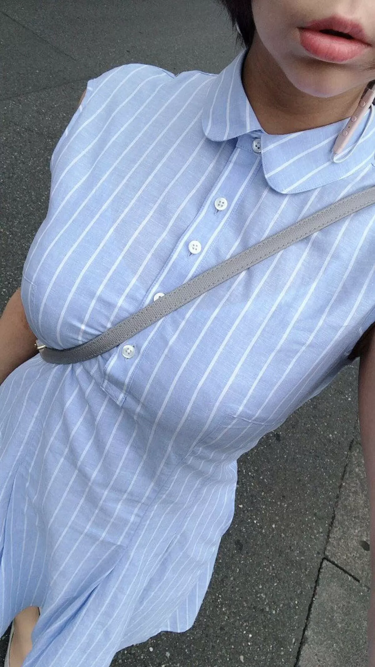 着衣爆乳のエロ画像048