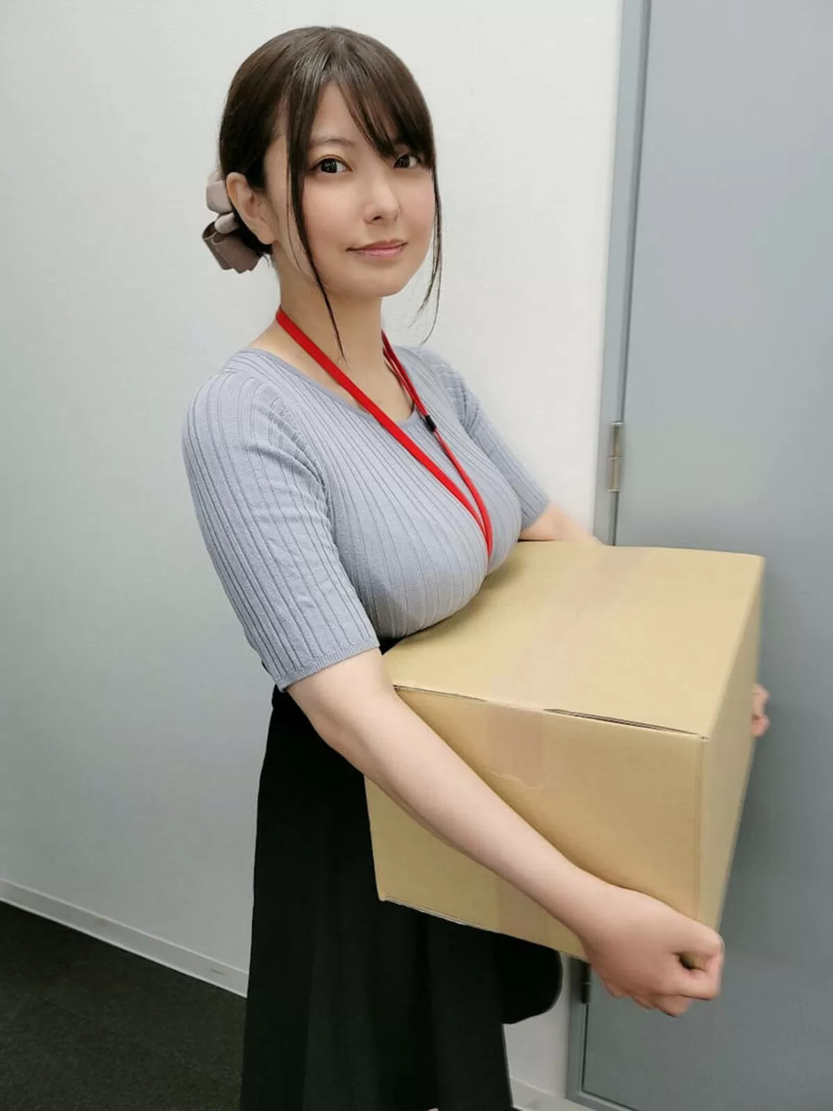 着衣爆乳のエロ画像057