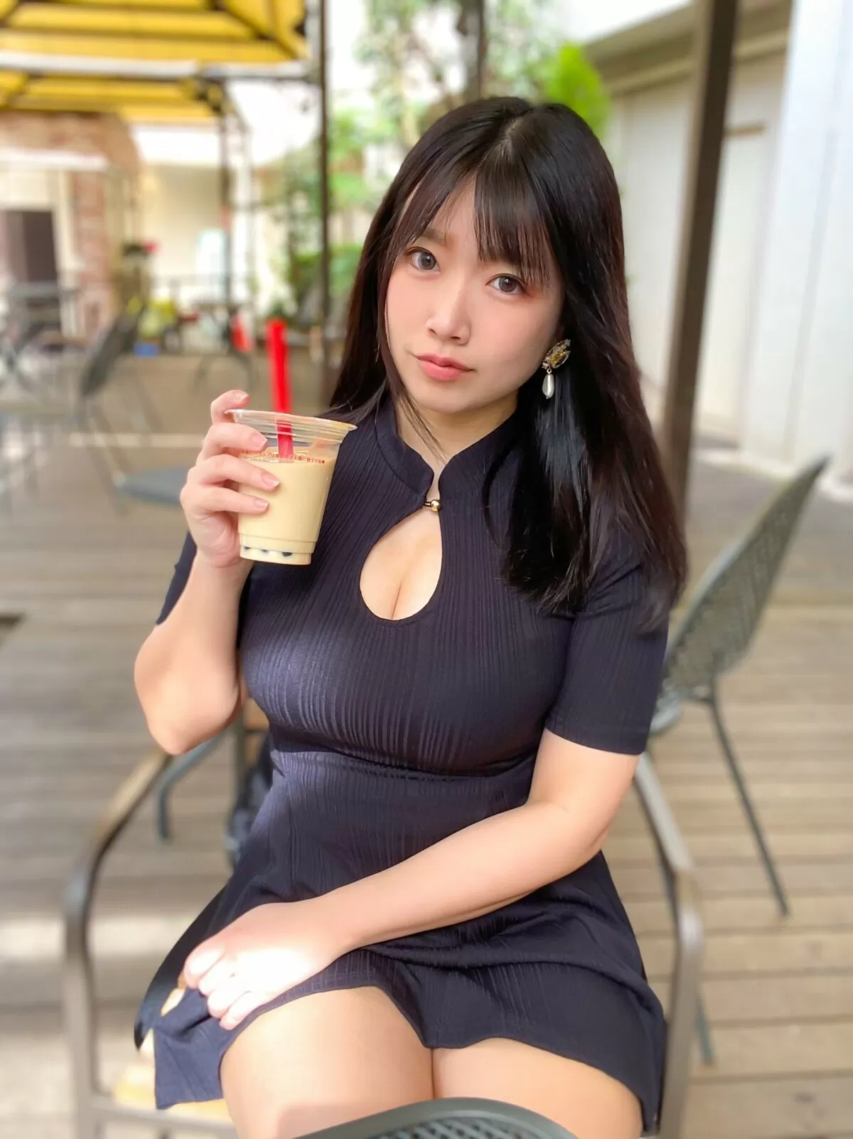 着衣爆乳のエロ画像083