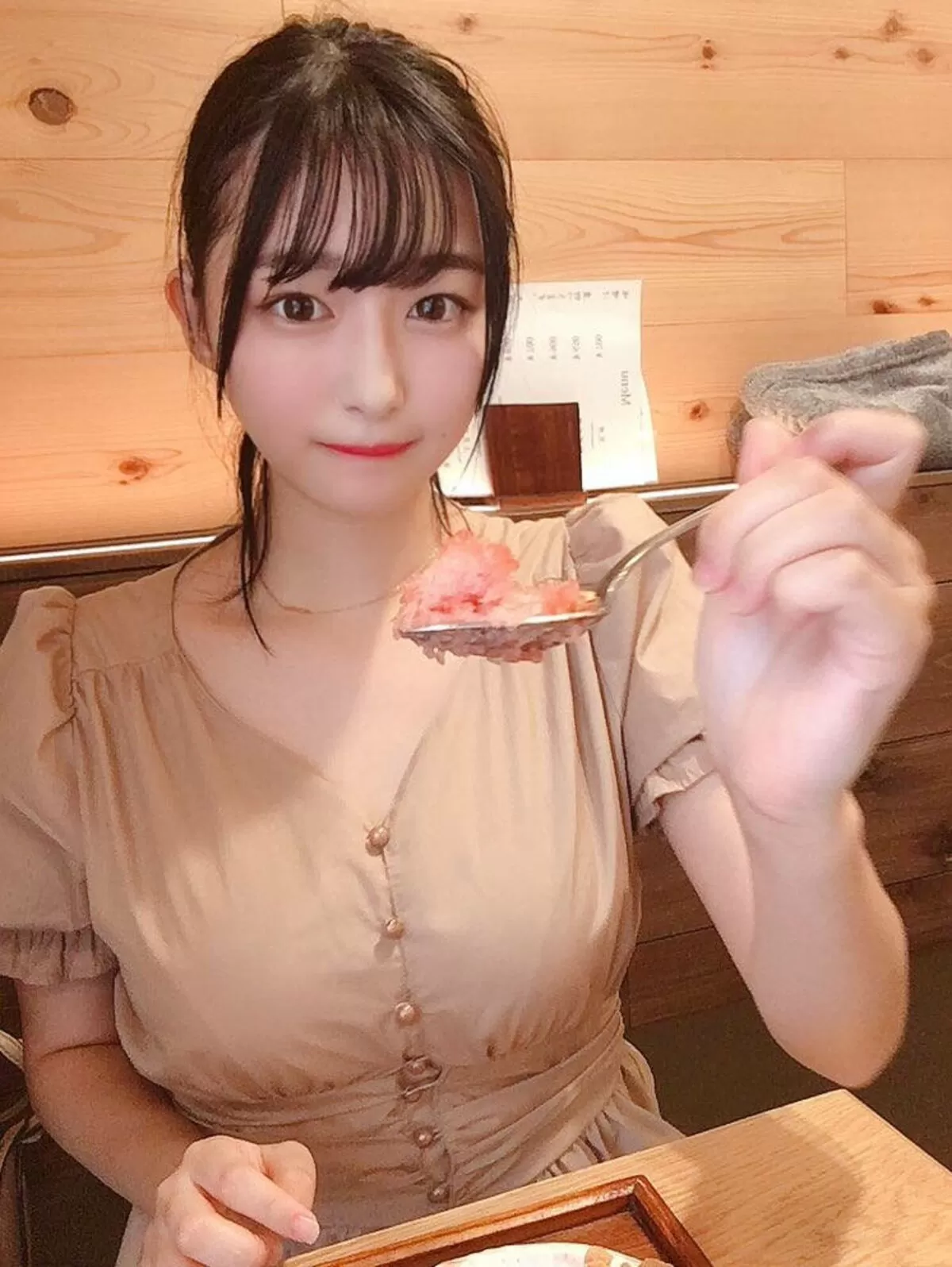 着衣爆乳のエロ画像116