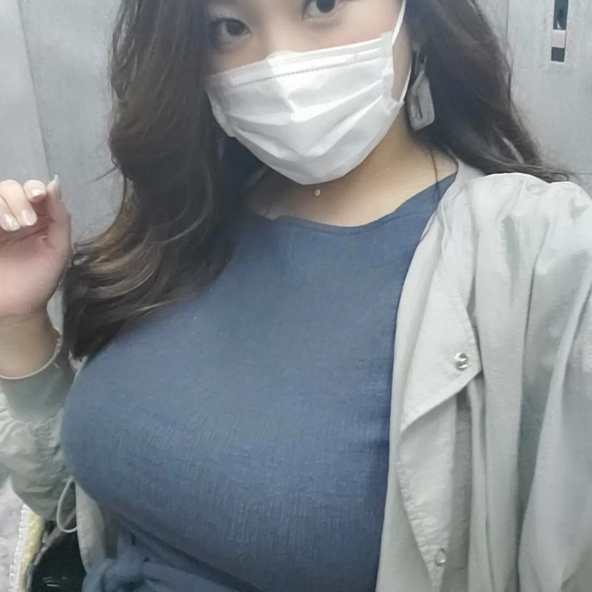 着衣爆乳のエロ画像121