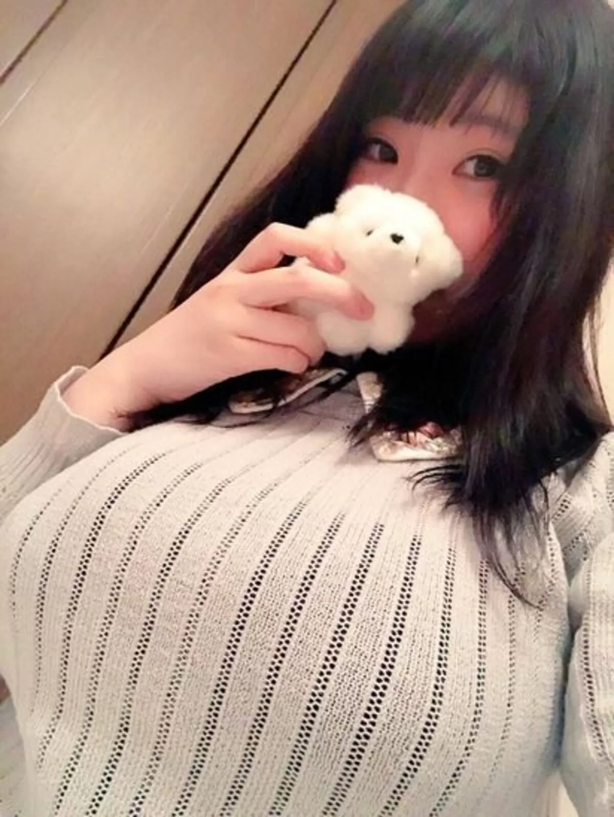 着衣爆乳のエロ画像139