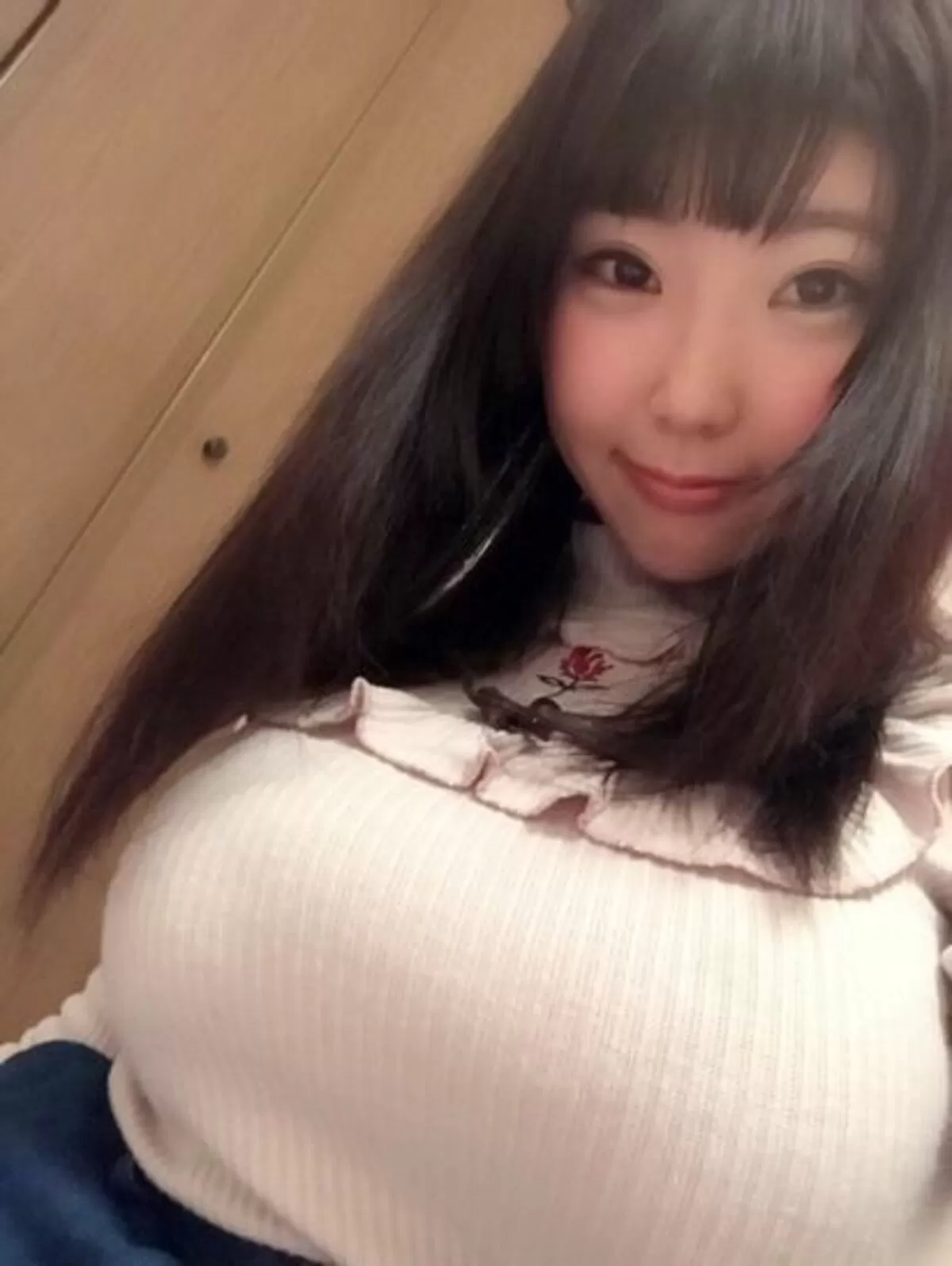 着衣爆乳のエロ画像140