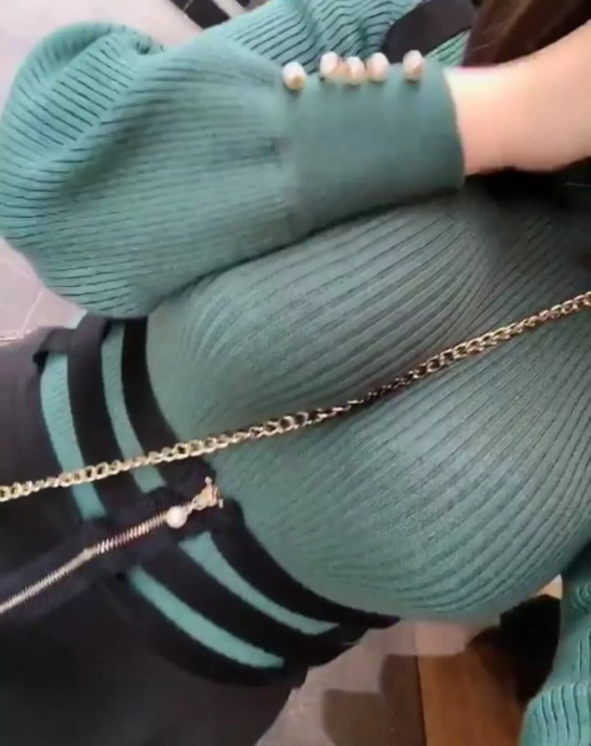 着衣爆乳のエロ画像144