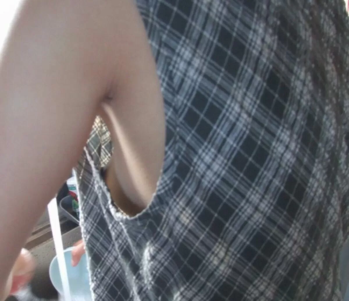 横乳盗撮エロ画像031