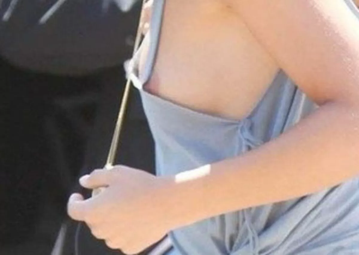 横乳盗撮エロ画像032