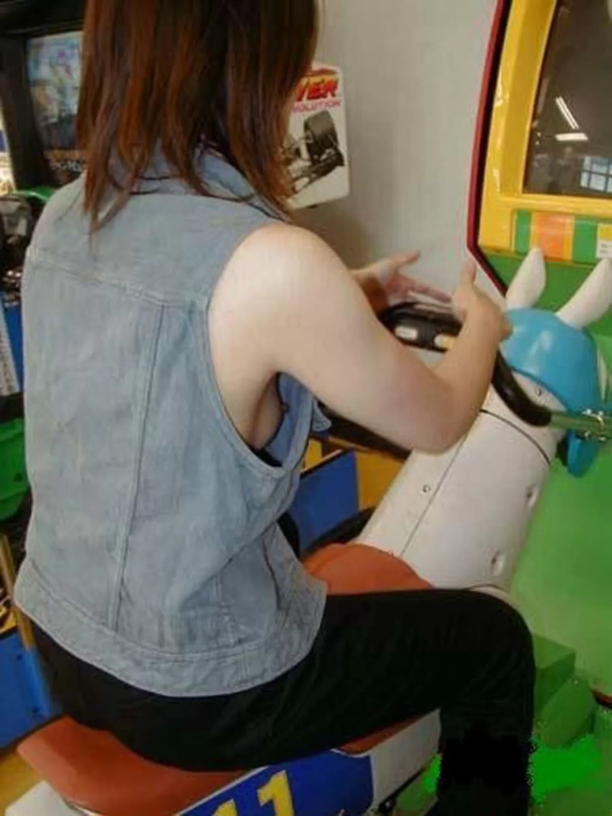 横乳盗撮エロ画像035