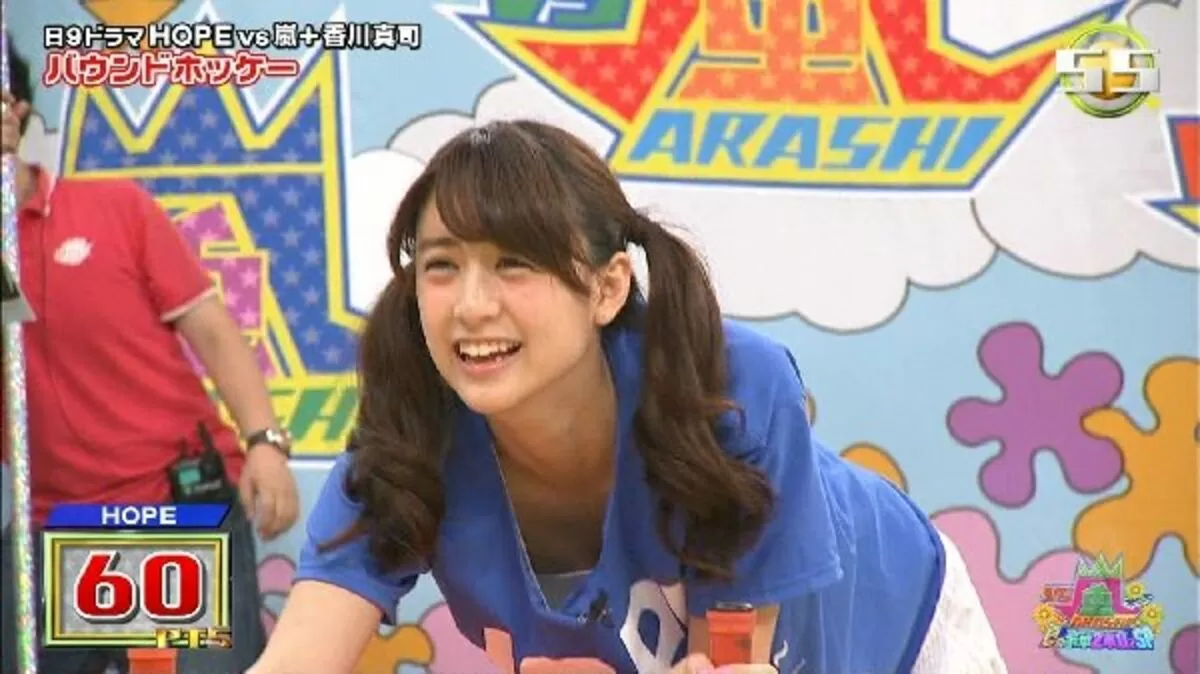 テレビ胸チラエロ画像009