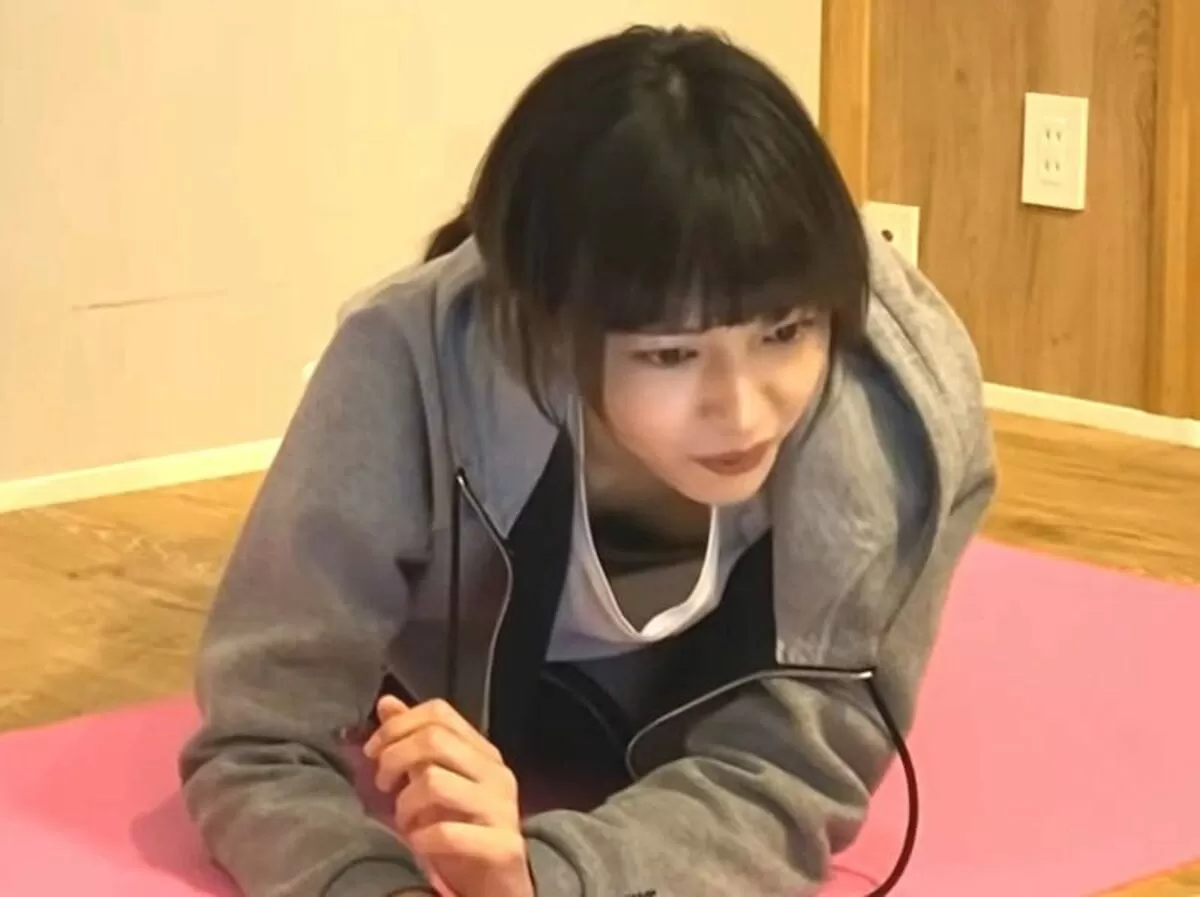 テレビ胸チラエロ画像013