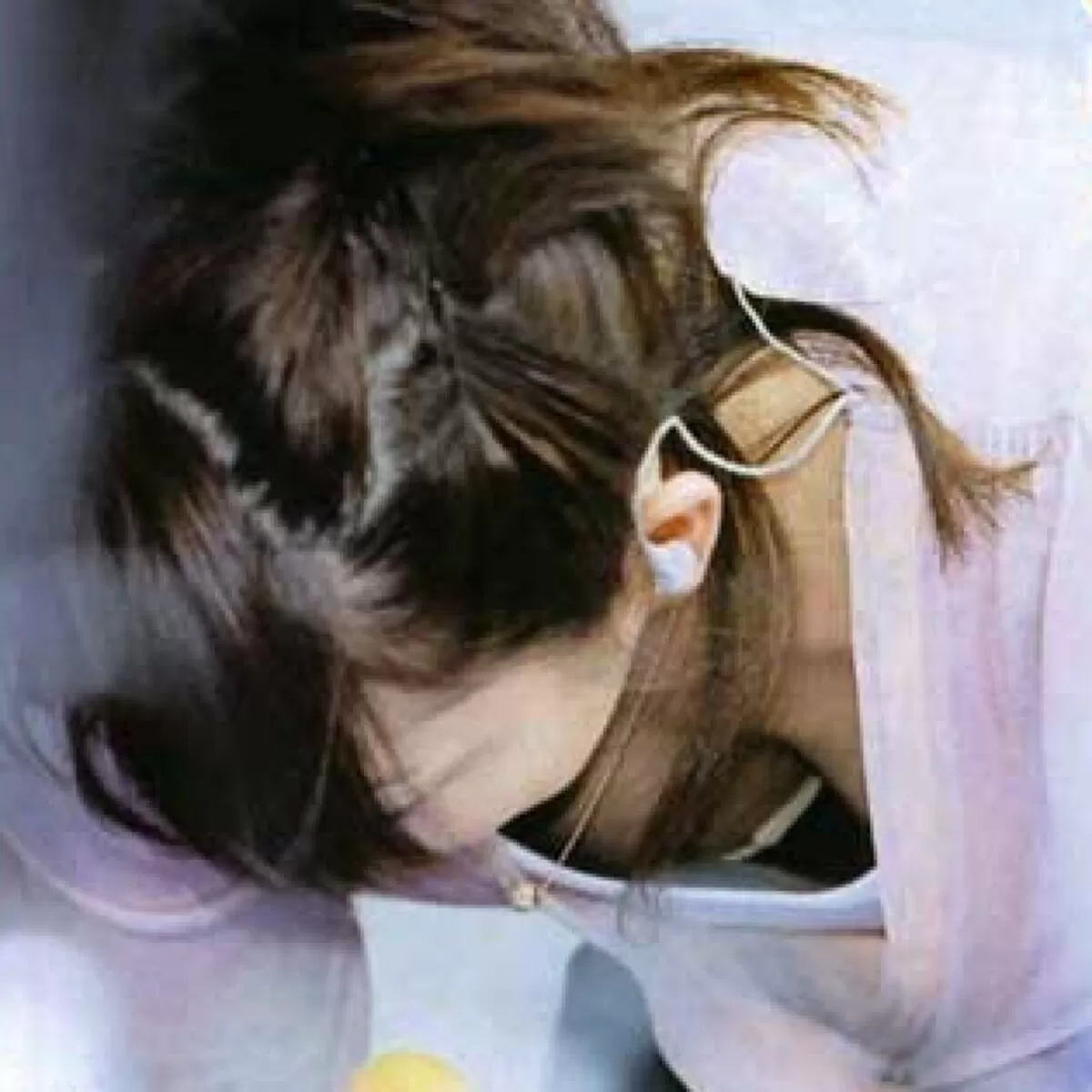 テレビ胸チラエロ画像016