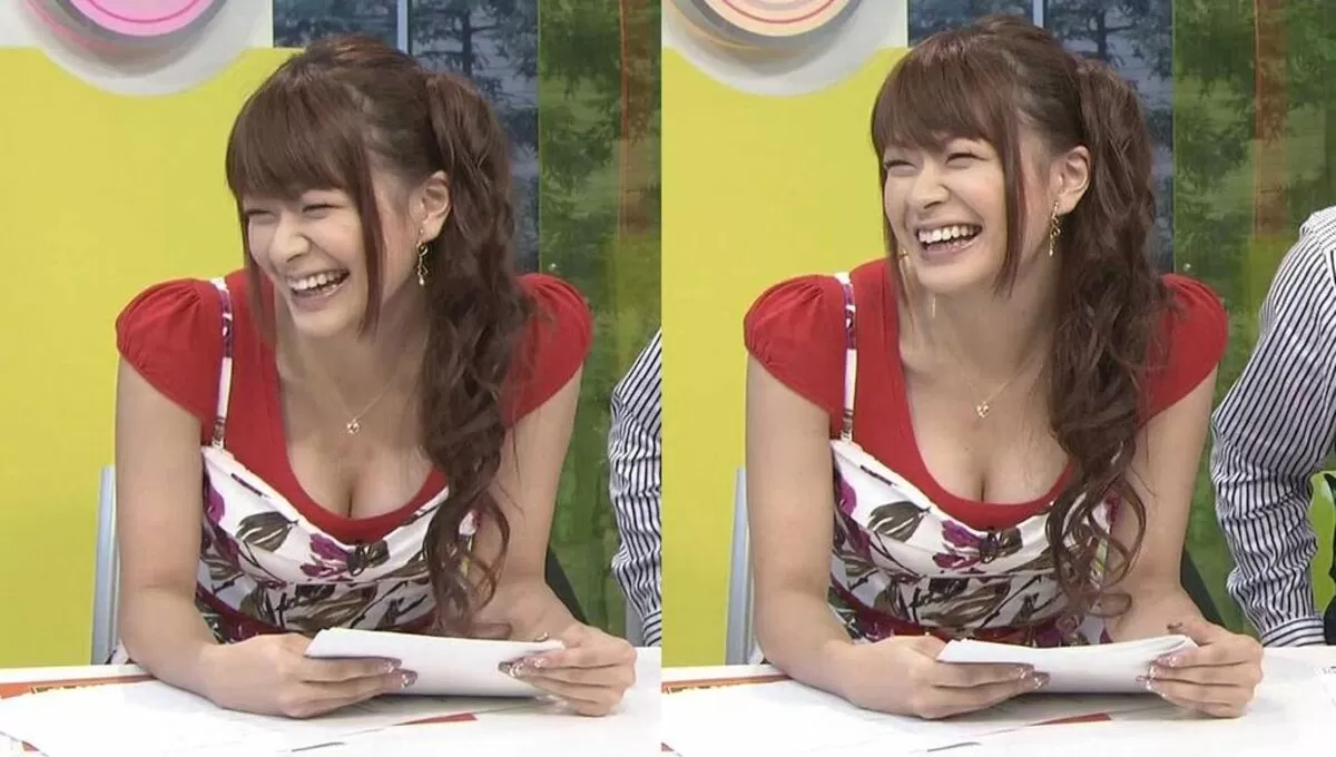 テレビ胸チラエロ画像025