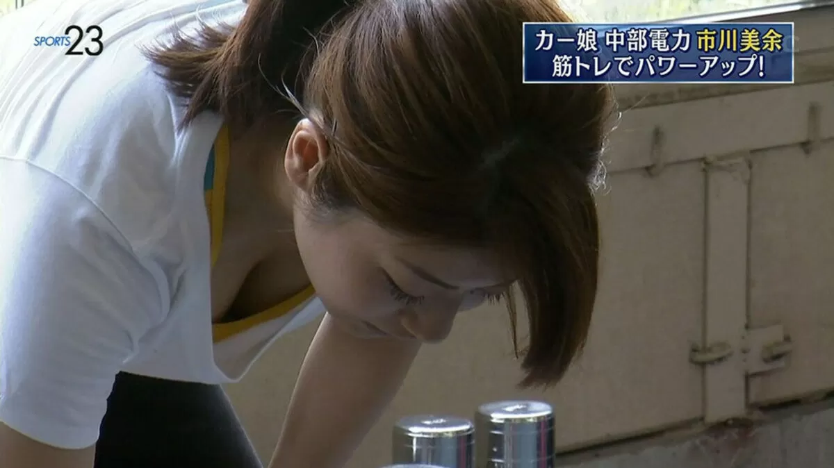 テレビ胸チラエロ画像037