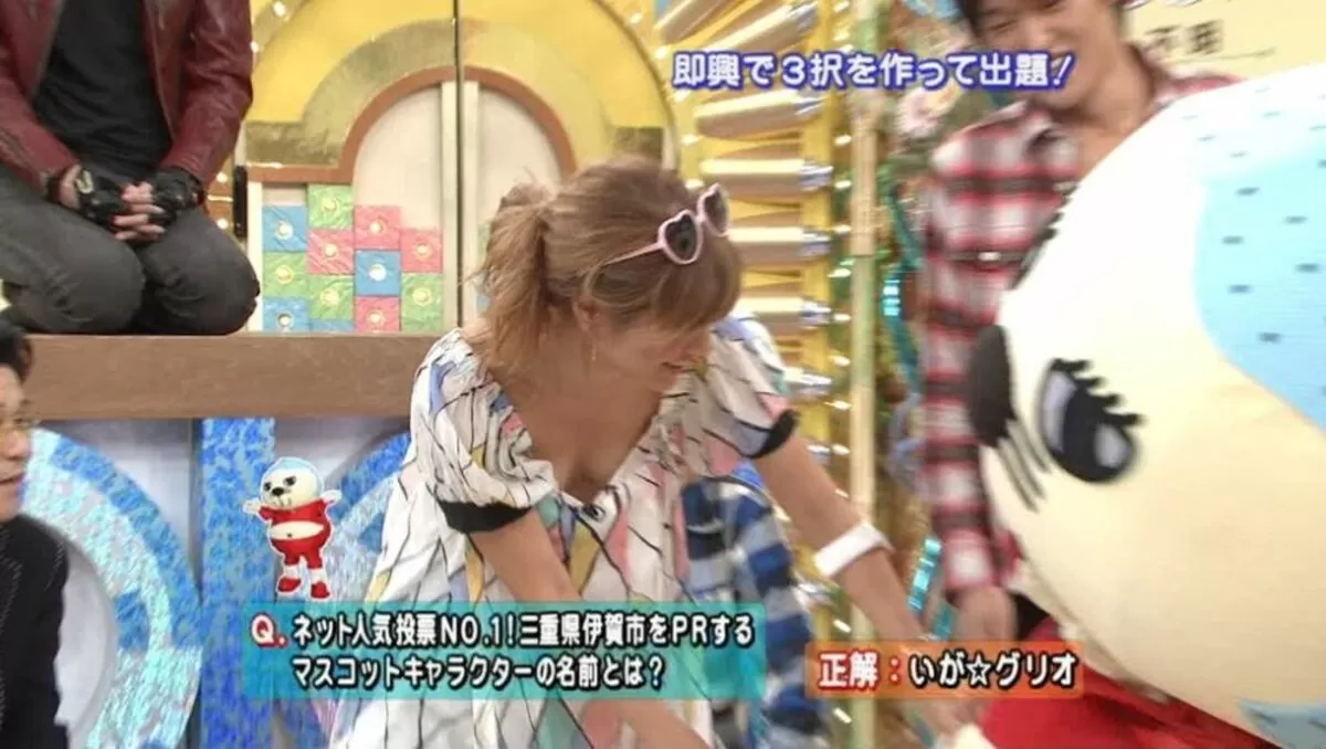 テレビ胸チラエロ画像054