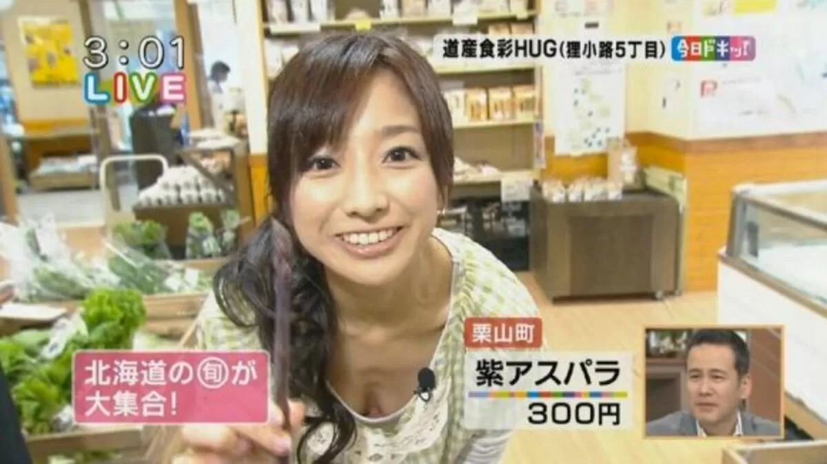 テレビ胸チラエロ画像085