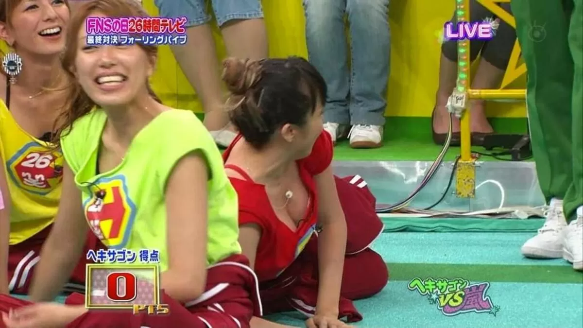 テレビ胸チラエロ画像094