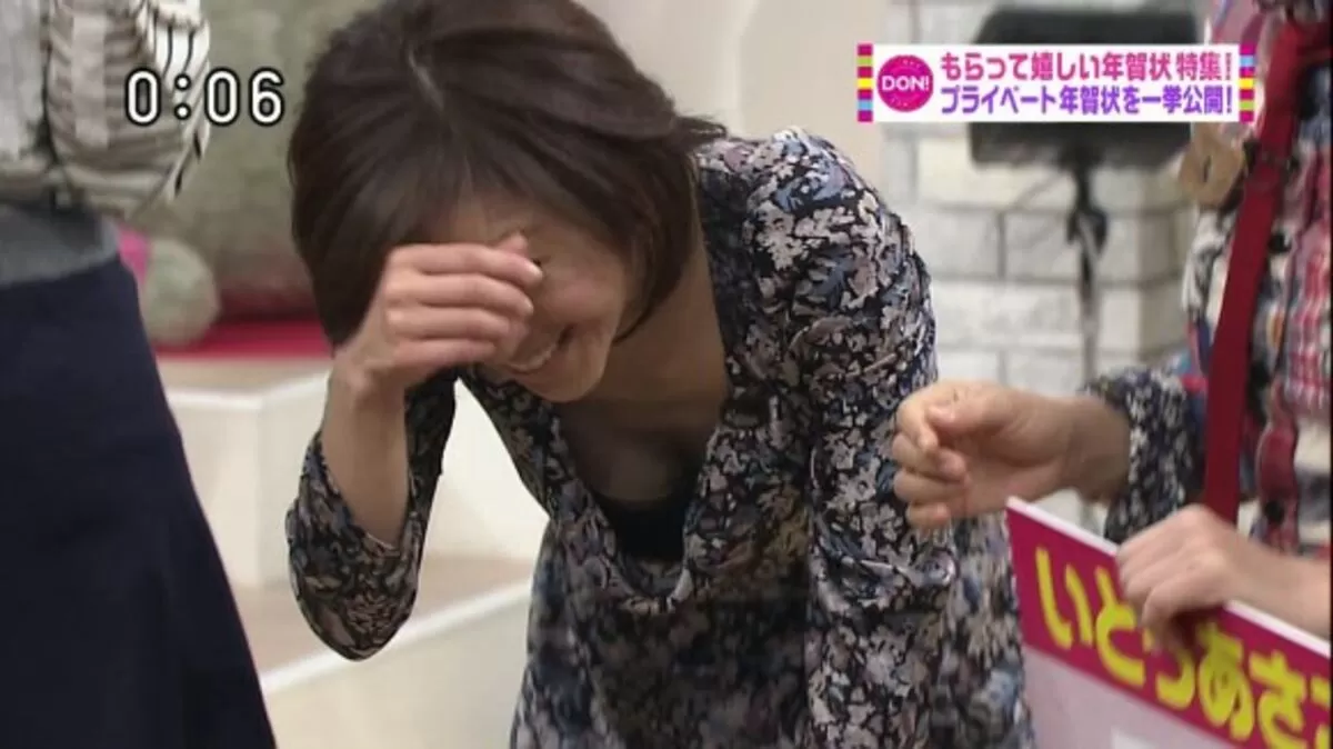 テレビ胸チラエロ画像118