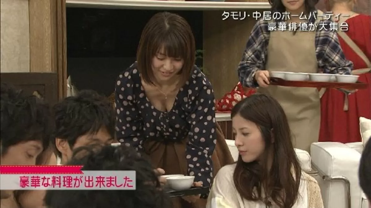 テレビ胸チラエロ画像127