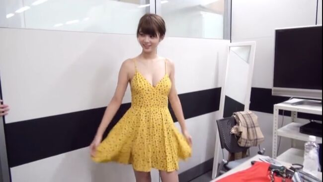 【画像】グラビアの打ち合わせがほぼAVみたいだと話題に！005