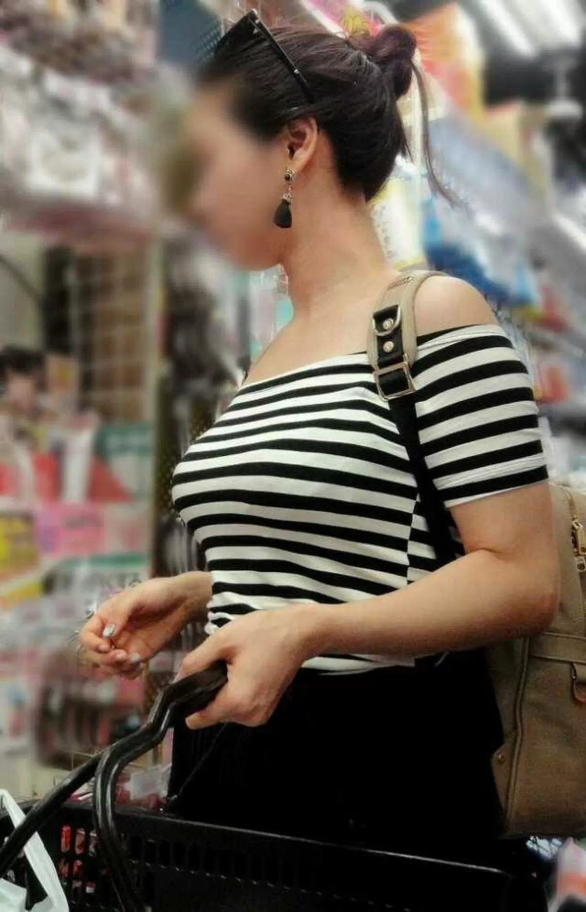 ボーダー柄の着衣おっぱいエロ画像41枚003