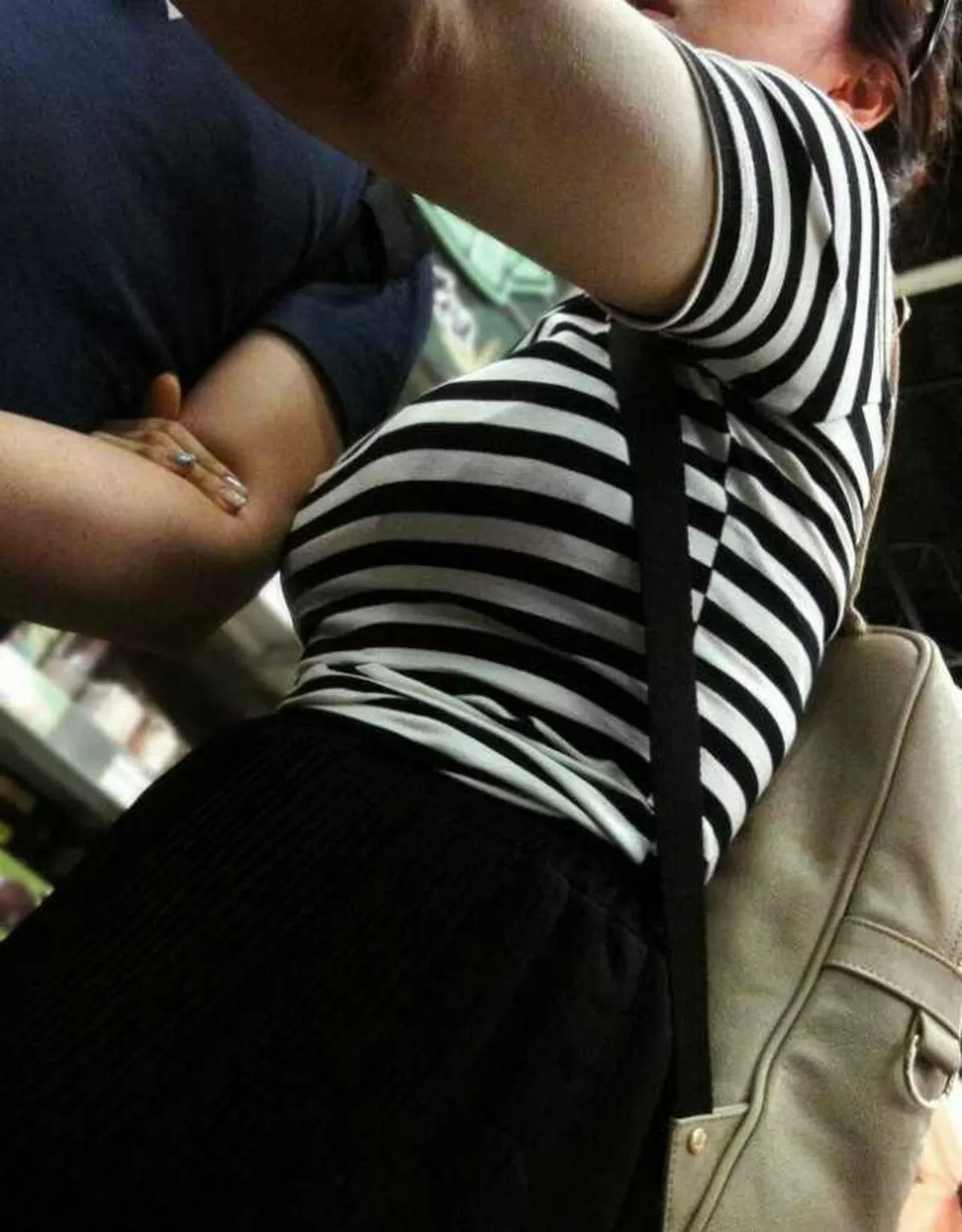 ボーダー柄の着衣おっぱいエロ画像41枚004