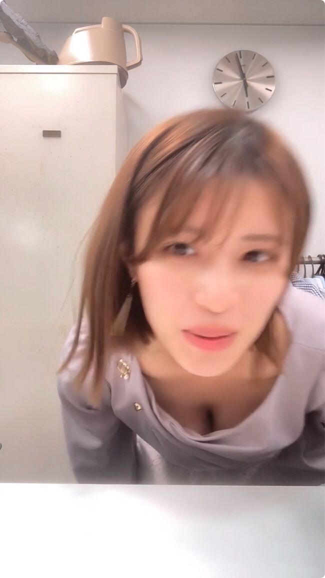 【画像+動画】テレQ女子アナ岡田桃佳、TikTokライブで谷間が目立ってしまう瞬間が話題に002