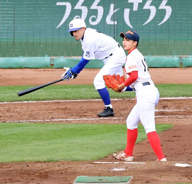 【画像】イチローを打ち取った元高校野球女子、グラビアで水着姿を披露001